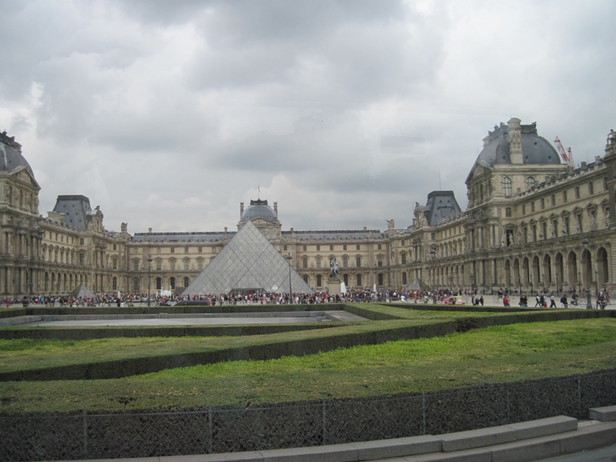 Parigi- Piazza del Louvre- La piramide di vetro- 102